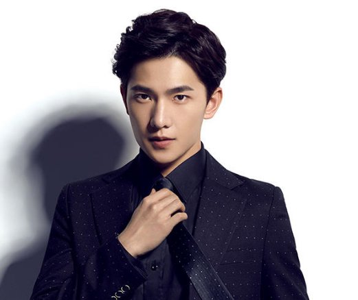 杨洋参加王彦霖婚礼，因航班延误晚上才到，这得是多大的感情呢？