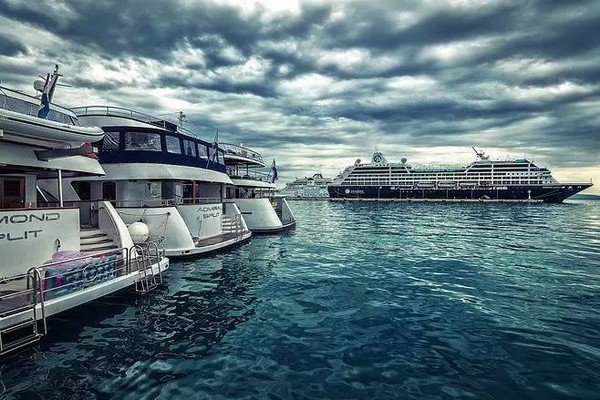 两女游客在涠洲岛失联，一人已死亡，女生外出旅行是不是必须得有男生一起才安全？