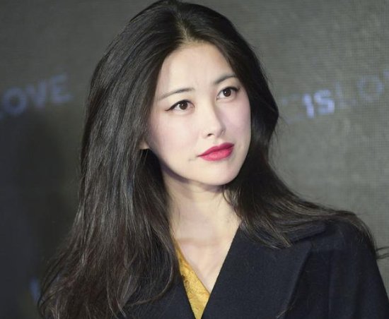 她是中国第一美人，连续8年登上全球百美榜，36岁却无人敢娶，她是谁？