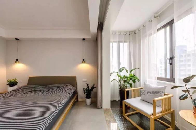 如果阳台在卧室中，怎么做隔断要比较好一些？