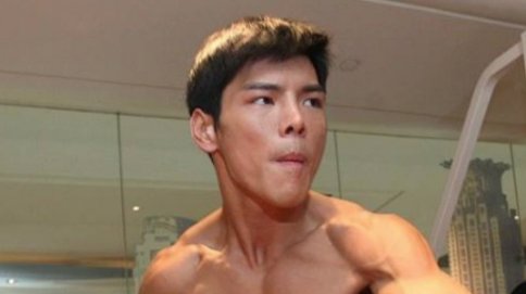 向佐被扇巴掌男子是谁