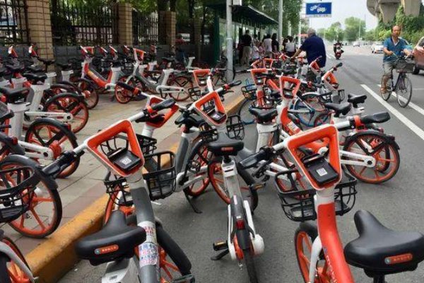 停车两小时被共享电动车层层包围，如何看待这种现象？