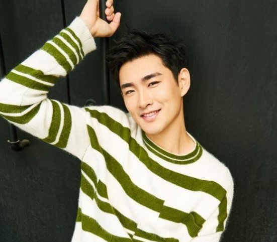 杨洋参加王彦霖婚礼，因航班延误晚上才到，这得是多大的感情呢？