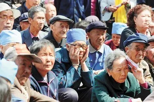 我国每5个年轻人要赡养1位老人，这组数据说明了什么问题？