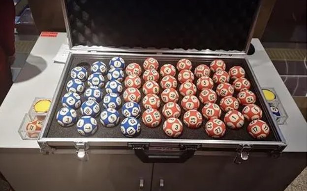 双色球~我中了~2+1是多少啊~这样是10块还是5块