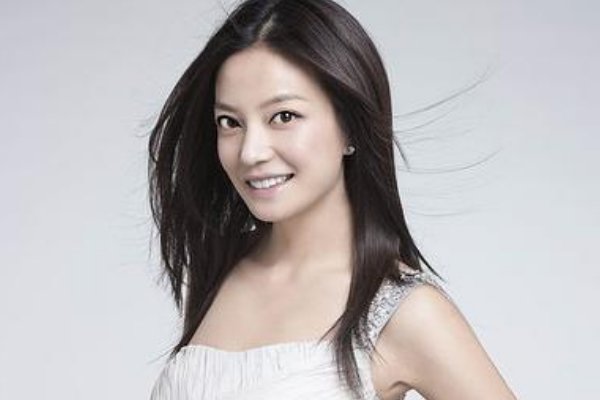 对于赵薇说所有女演员都很难出头，你表示认可吗？