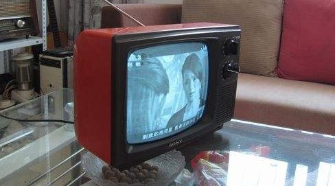 电视怎么突然变成黑白的