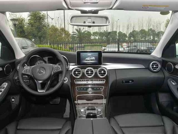 奔驰C200报价是多少?目前值得入手么?