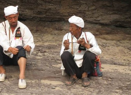 张老三我问你你的家乡在哪里歌名?