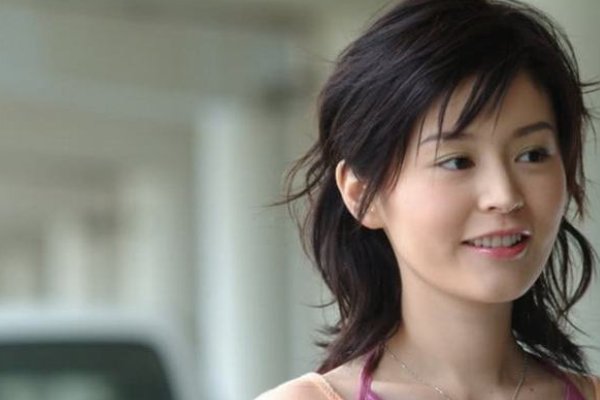 37岁柏雪退圈15年曝近照，与奥运女神孙一文同框，如今她过的怎么样？