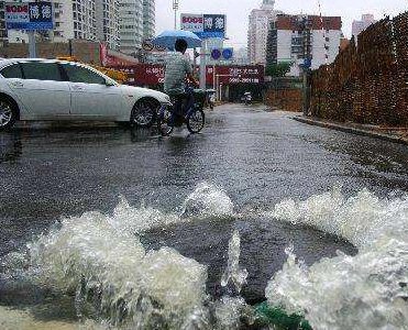 青海西宁暴雨致多处内涝，当地有关部门采取了怎样的措施？