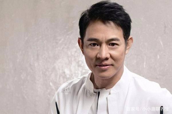 李连杰身世谜团：尼克松曾邀其当保镖，爷爷身份至今不敢公开，很厉害吗？