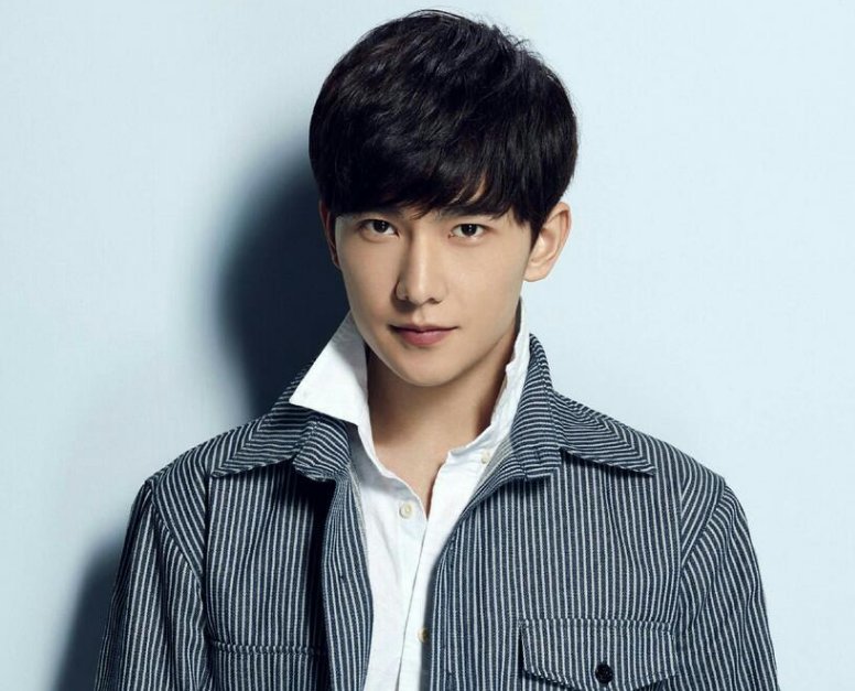 杨洋参加王彦霖婚礼，因航班延误晚上才到，这得是多大的感情呢？