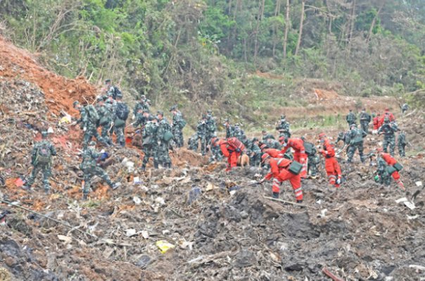 东航乘客家属遭攻击，退票者被批“吃人血馒头”，网络暴力有多可怕？