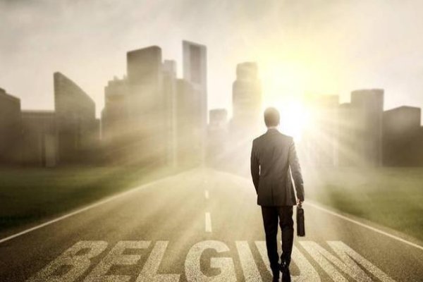 男儿屈穷心不穷,枯荣不等嗔天公翻译