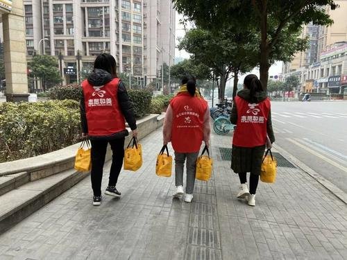 志愿者身上写不是物业，物业：将维权，维权维什么？