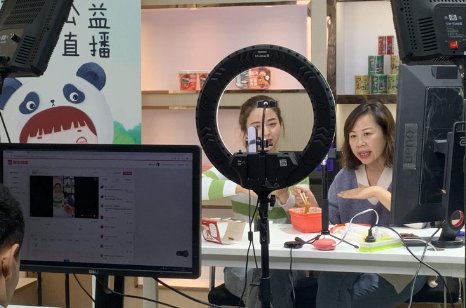 斗鱼 触手 虎牙 b站 这些平台怎么直播？本人满16未满18