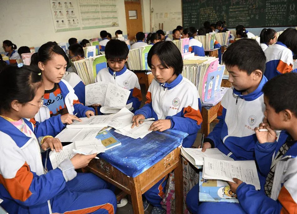 为什么现在的小学生和中学生就有谈恋爱现象？这是爱吗？