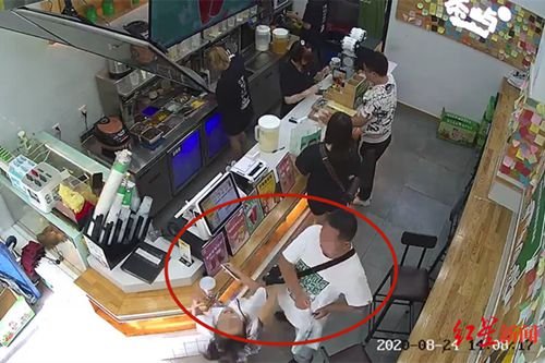 警方通报12岁女孩遭陌生男子掌掴，事情的经过是怎样的？