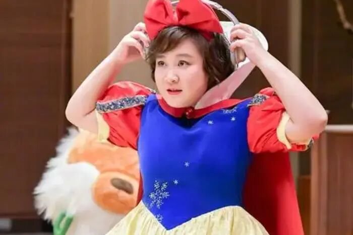 贾玲穿紫色公主裙录综艺被偶遇，网友视角下的她状态如何？