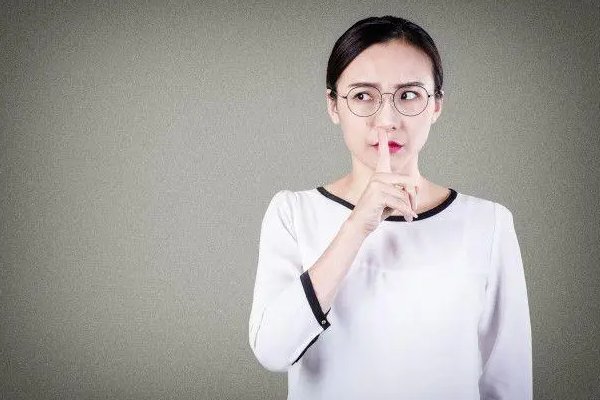 四川一女子拒绝同事表白，遭信息和视频辱骂，遇到这种事该如何维权？