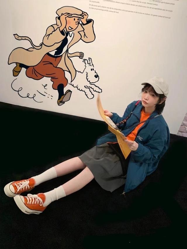 橘色鞋子因为色彩相对比较靓丽，橘色鞋子该怎么搭配衣服？