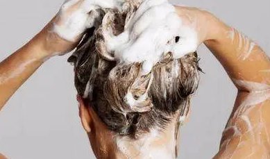 男子回应“不用洗发水变满头黑发”：那只是第一步，想要长头发要注意什么？