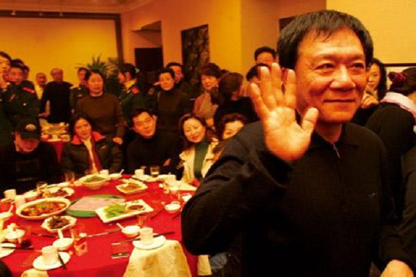 王斑和曹颖有什么背景吗？