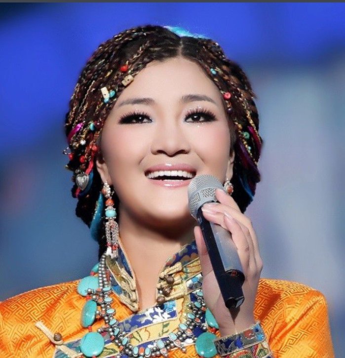 降央卓玛到底是男的还是女的呀？声音好像男的哟.