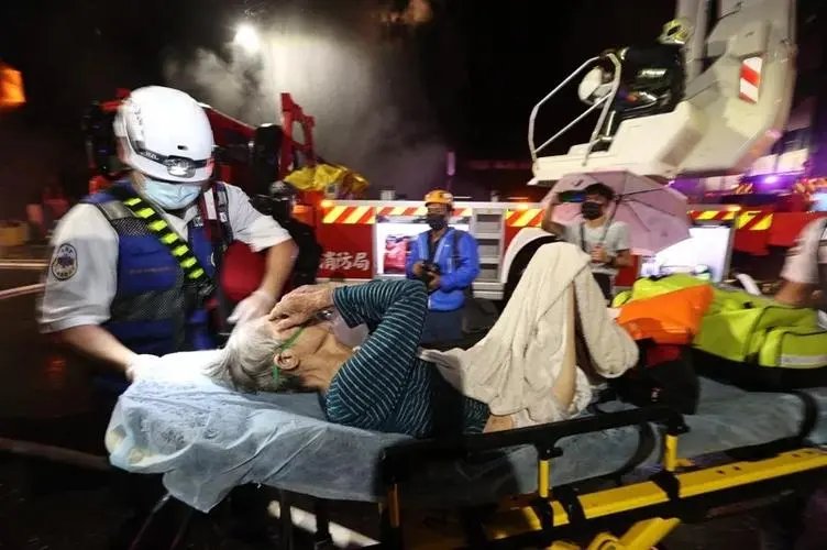 台湾高雄一大楼起火致12死34伤，是否有人为纵火的可能？