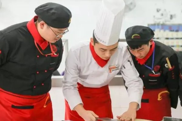 现在学厨师一年学费多少?