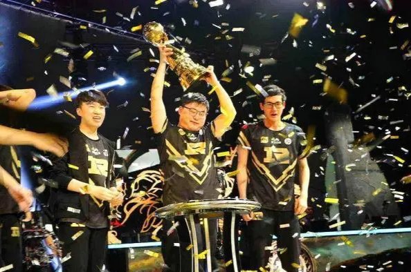 JDG加赛战胜了DK，小组第一出线，究竟谁才是最强的上单选手呢？