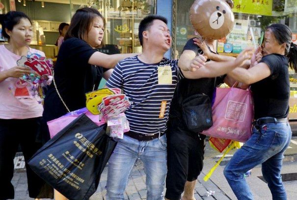 已婚男疑遭小三殴打致死，这个小三是否构成故意杀人罪？