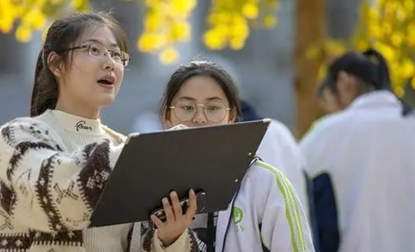 张家港高中录取分数线是多少？