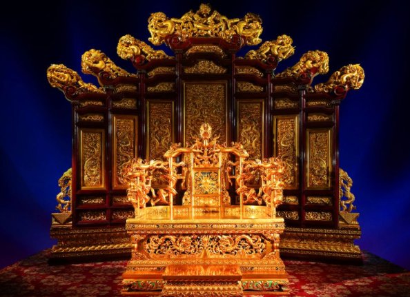 中国历史上谁是第一个皇帝和最后一个皇帝，共有多少皇帝每个皇帝分别做了几年？