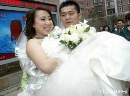 她被赵本山一夜捧红，成名后抛夫弃子，现在成名之后的生活过得怎么样了？