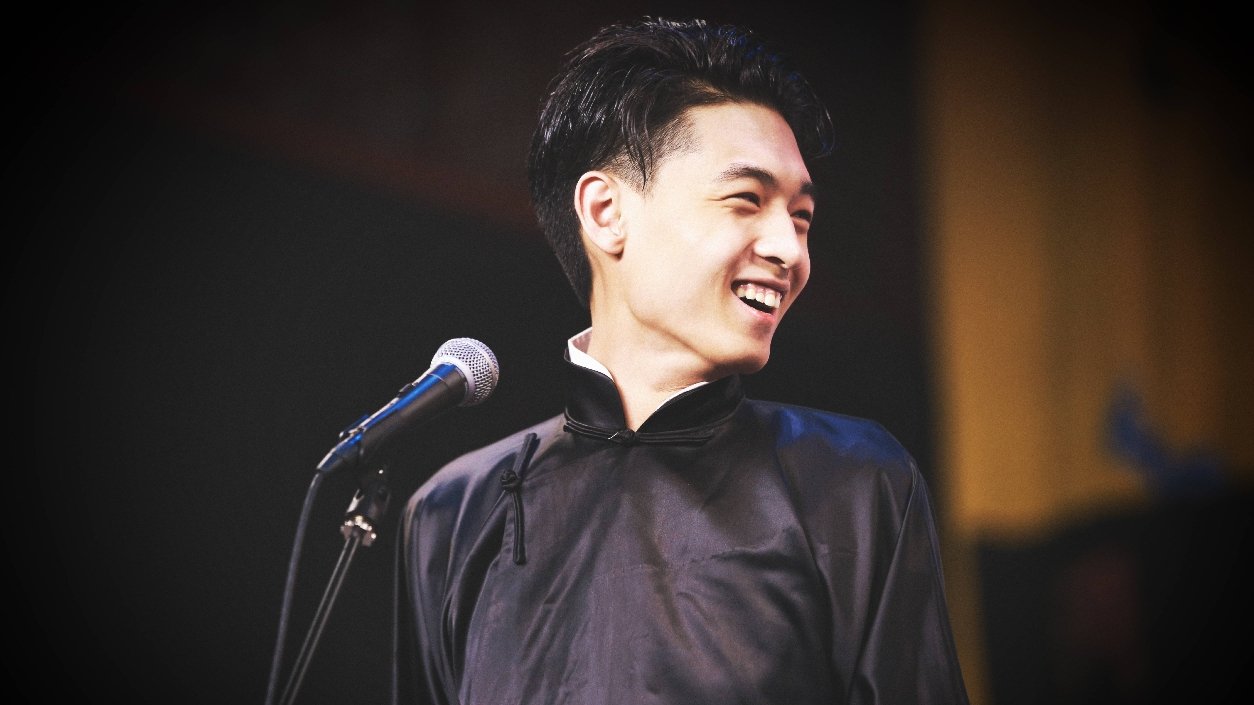 解说秦霄贤的家世真实家庭背景揭秘 秦霄贤爸妈离婚是单亲家庭么