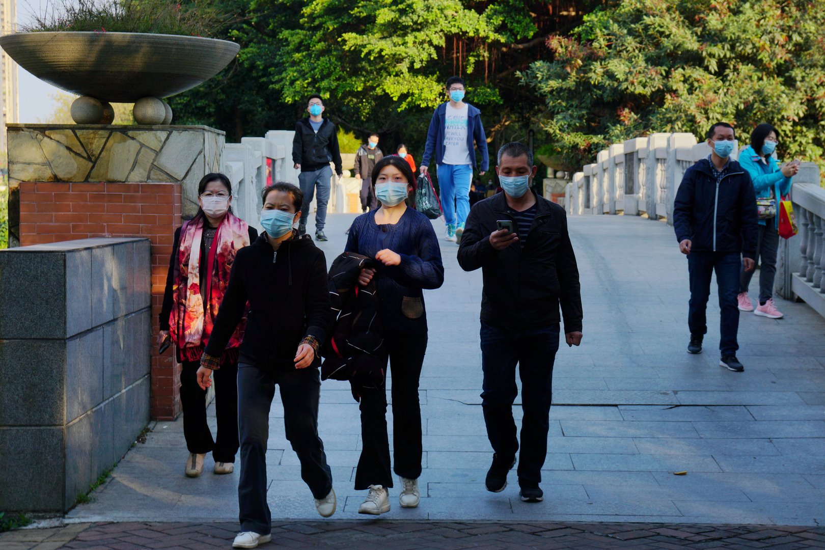 新毒株Omicron或致康复者再感染，我们该警惕些什么？