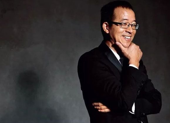 《中国合伙人》片尾那些照片是什么人