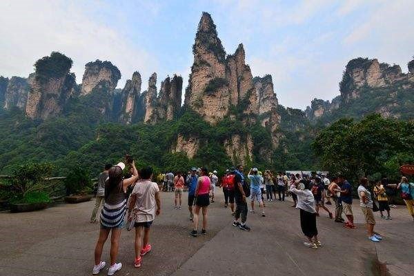 两女游客在涠洲岛失联，一人已死亡，女生外出旅行是不是必须得有男生一起才安全？