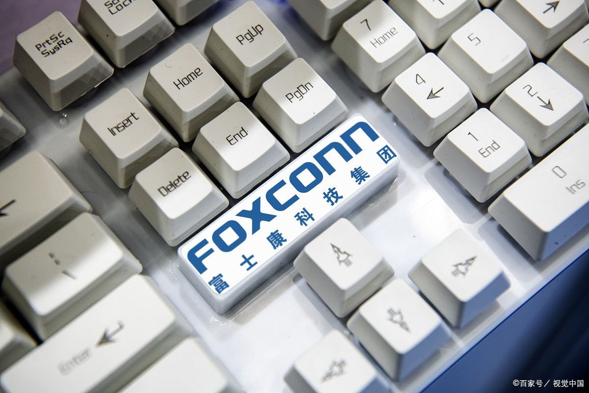 富士康回应高速口“抢人”，已暂停，疫情下聚集有何风险？