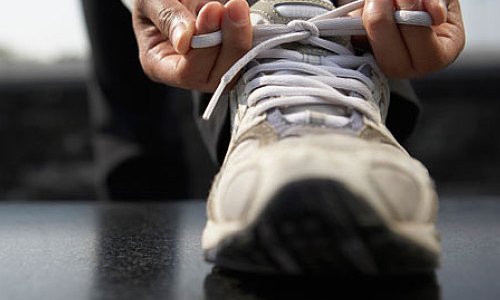 系鞋带的方法图解步骤