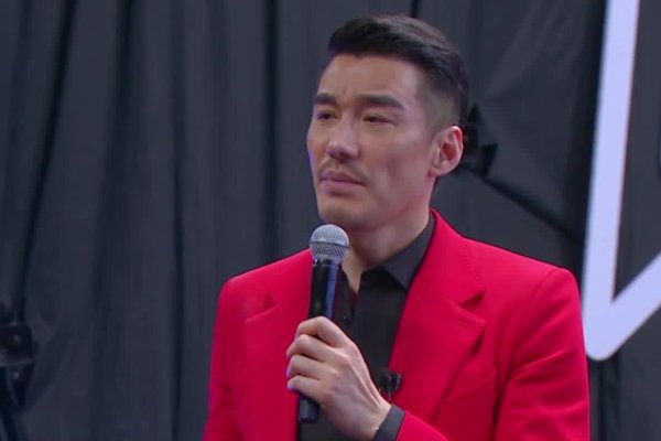 胡兵回应自责落泪，究竟是什么让他如此自责呢？