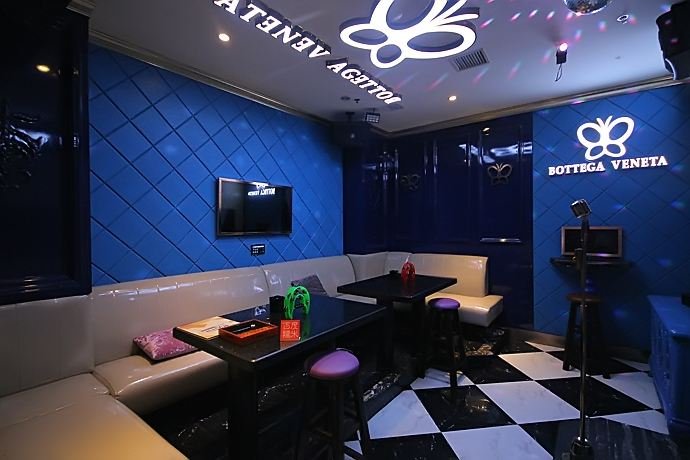 哈尔滨涉疫“私人定制KTV”连夜拆牌，涉事人员会受到什么惩罚？