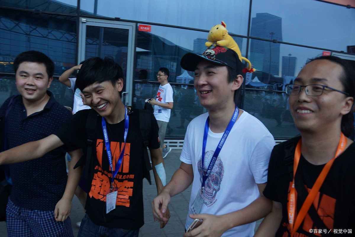 大家对王思聪已退出万达集团董事职务这件事怎么看，此举将产生哪些影响？