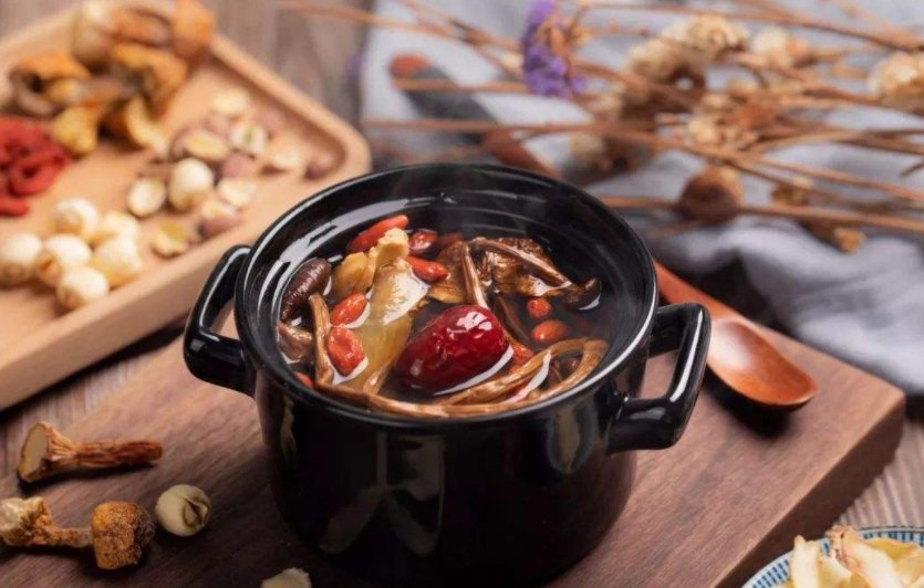 一岁二十四个节气，每年的起点是冬至还是夏至？