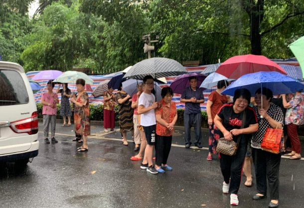 官方通报干部疑出轨在妻死后失联,其妻子是因何而死的?