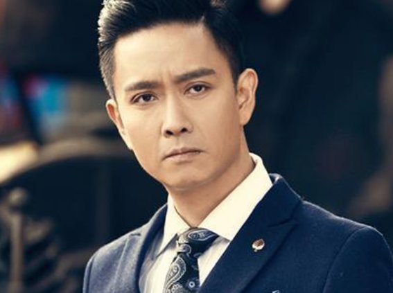 他力压张国荣拿下影帝,与妻子相恋30年零绯闻,56岁现状如何呢?