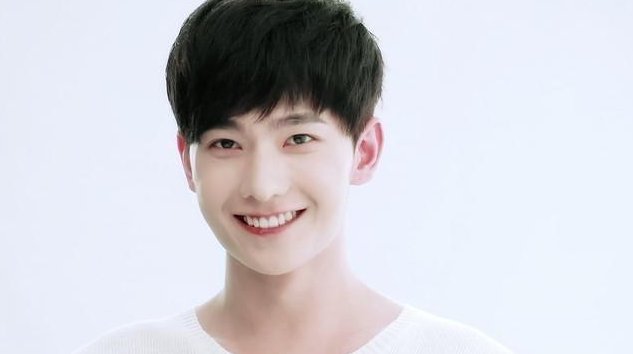 在《且试天下》拍戏时，杨洋用袖子给赵露思挡太阳，杨洋有多绅士？