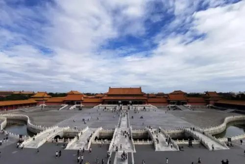 1200元可买邀请函进故宫，怎么看待黄牛的这种无下限行为？